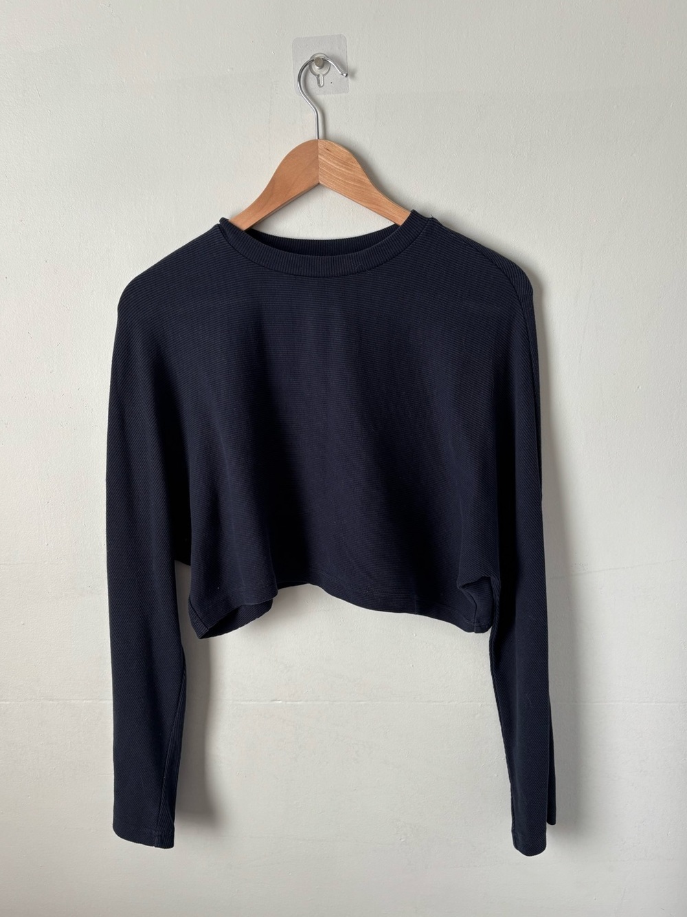 Dynamite Women’s Size XS Navy Blue Ribbed Long Sleeve Crop Top Essential Vibe